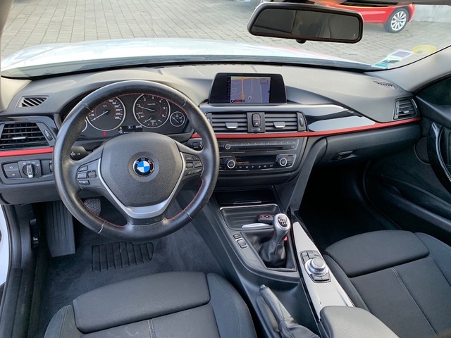 BMW BMW Série 3 (F31) touring 318d 143 sport